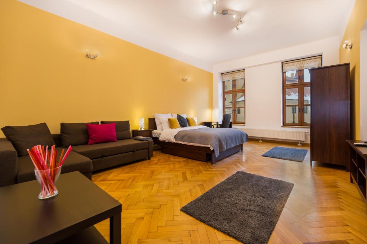 Council Square Estate Apartment *Bull'S Eye* Brasov Exterior photo